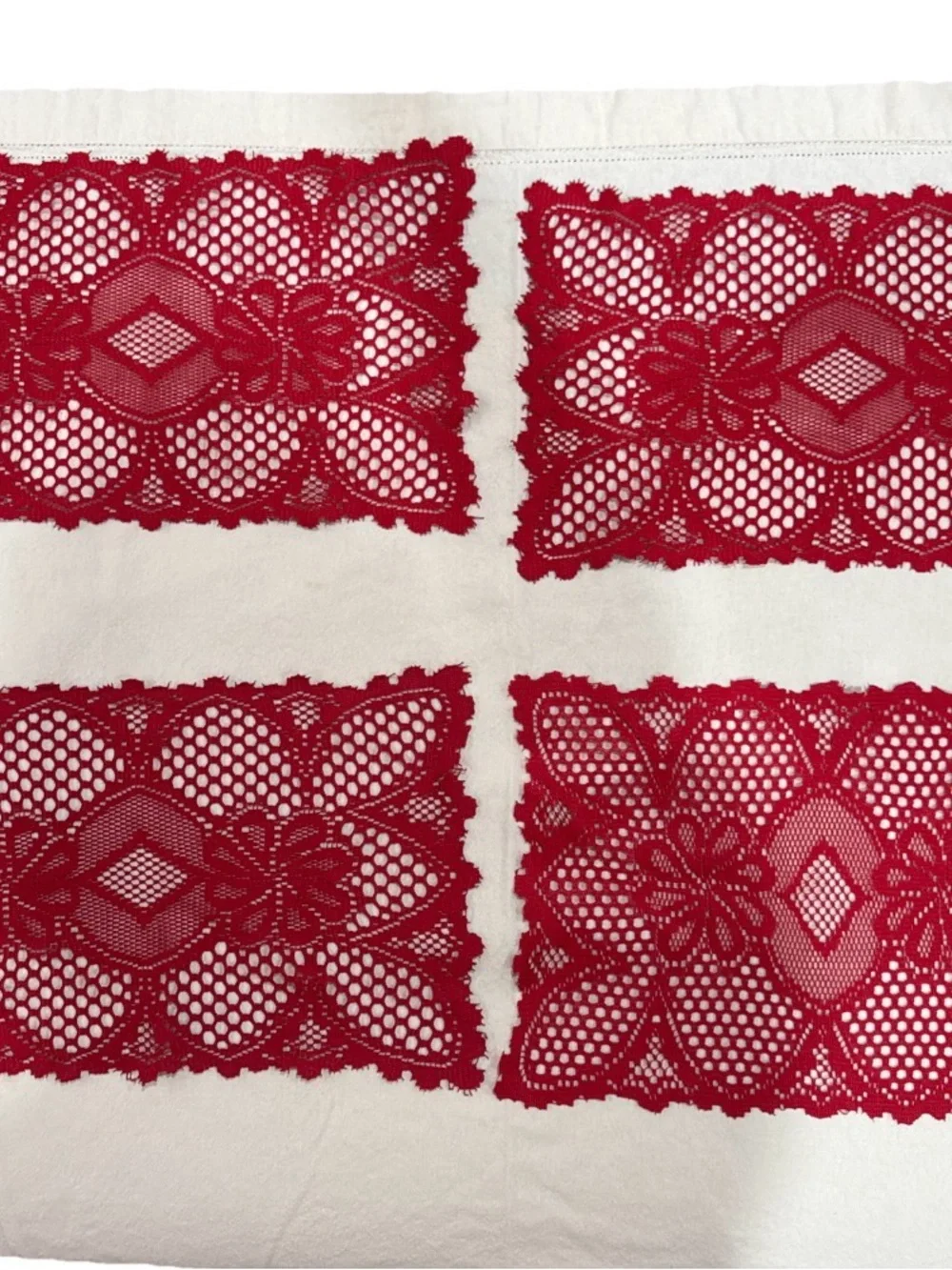 Set of 4 Red Christmas Lace Placemats Doilies Holiday Table Decor 17” x 10”